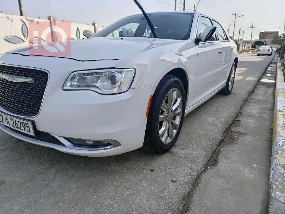 کرایسلەر 300